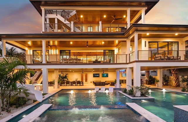 New-Siesta Key Luxury/60ft Water Slide-Swim-Up Bar/Spa/Theatre Room/Air Hockey