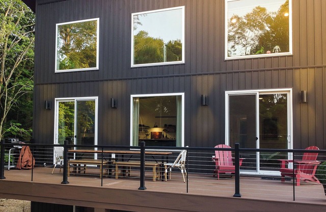 New! Silver Lake Modern House I HOT TUB-SAUNA-DISC GOLF-OUTDOOR SHOWER