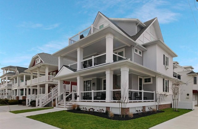 NEW SINGLE FAMILY BEACH BLOCK HOME-ELEVATOR