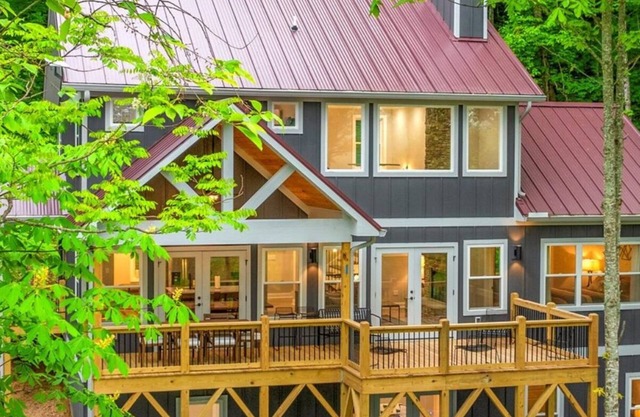 NEW - Slippery Rock Hideaway - Beautiful and Serene!