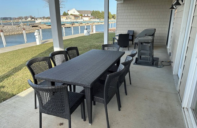 NEW spacious 2 BR/2 BA w. pool, dockage available, bar