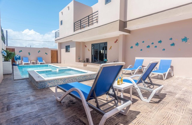 New Spacious 8-bedrooms 8.5 baths villa in the heart of Palm Beach. 🏖️👙