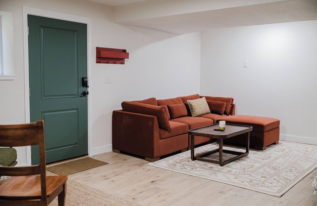 NEW Spacious Park-view Walk-out Basement near Coffee and Trails