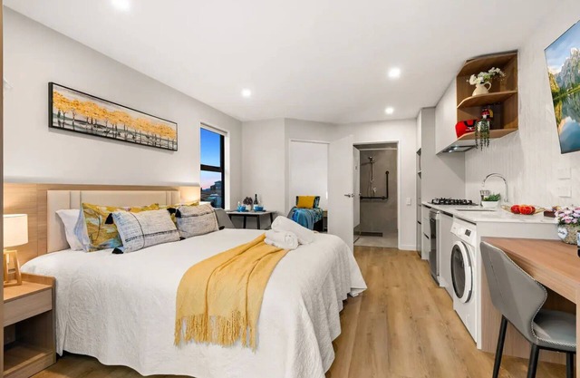 New stylish 1bedroom 1living/premium studio/kingbed/Unit A