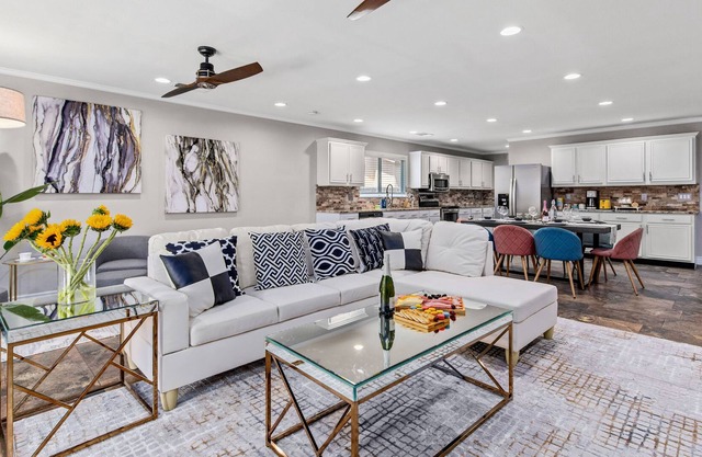 NEW! Stylish home close to BMT/Seaworld/Lackland