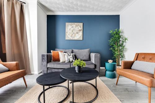 NEW! Stylish home I Perfect for groups I Parking