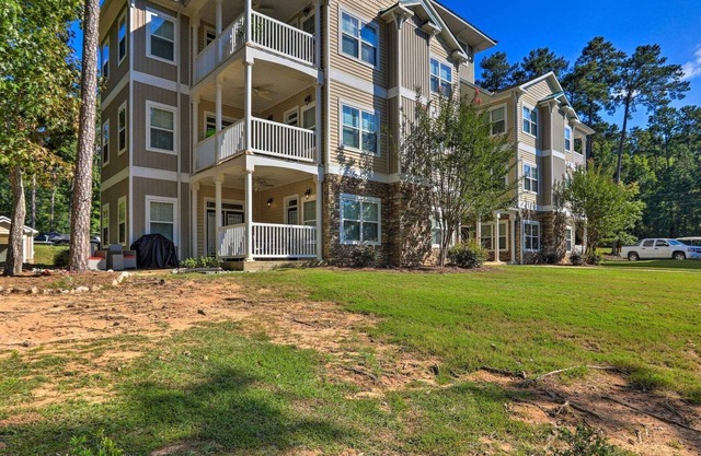 NEW! Sunset Cove Condo: Access to Lake Sinclair