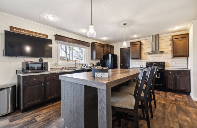 NEW! Sunsets & Serenity: Port Clinton Waterfront Stay