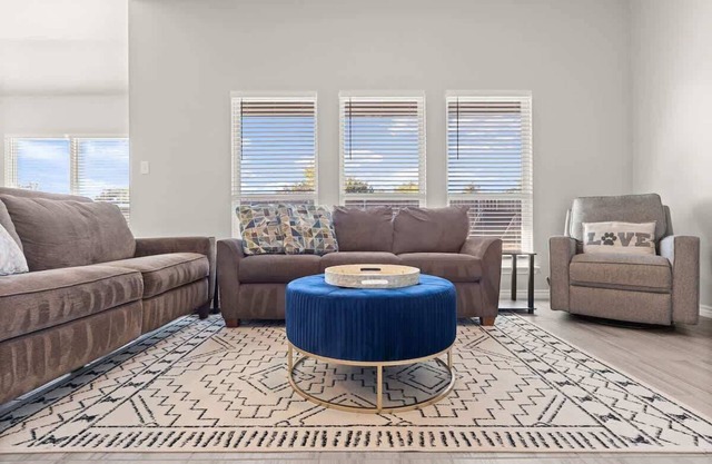 New* Temple 6 Bd Home, Safe Neighborhood, 5 Mi to BS&W & UMHB! Insurance Housing