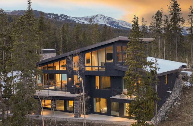 NEW The Overlook: Once-in-a-lifetime Views, Hot Tub, Seclusion + 3 miles to Breck