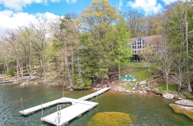 New: The Perfect DCL Lake House: Fire Pit, Hot Tub, Dock and More!