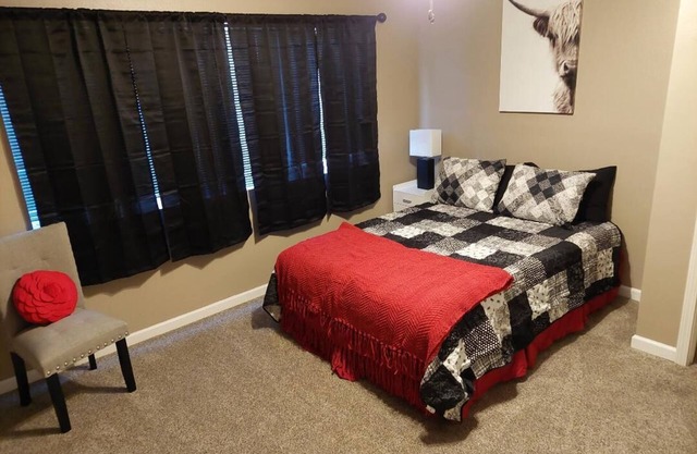 NEW! The Uptown Oasis.seconds from Uptown Marion!