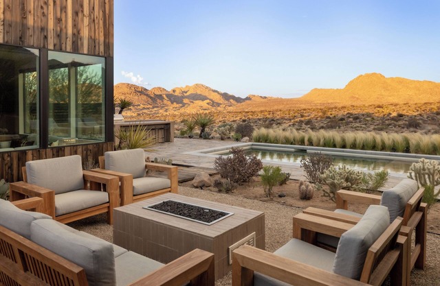 NEW Timber House—Joshua Tree Views, Pool & Privacy