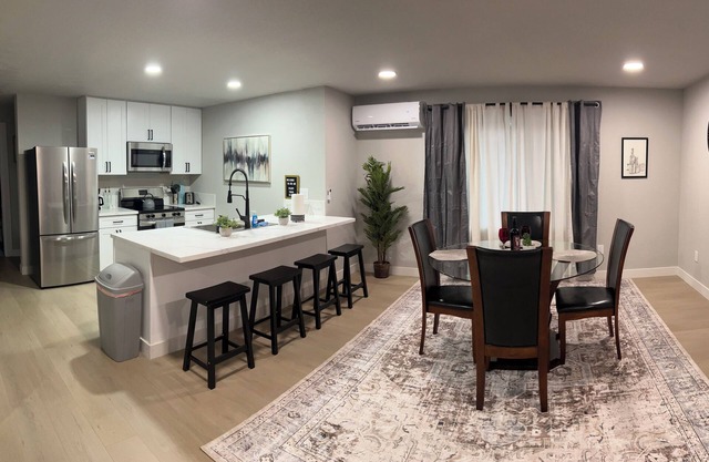 NEW UC Davis Med Center walking 3 bd 2 bth laundry inside Ultra fast 5G WiFi AC