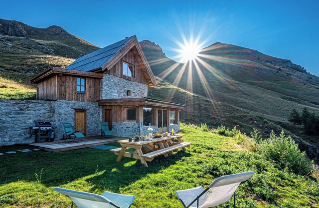 NEW: unusual and eco-responsible alpine chalet!