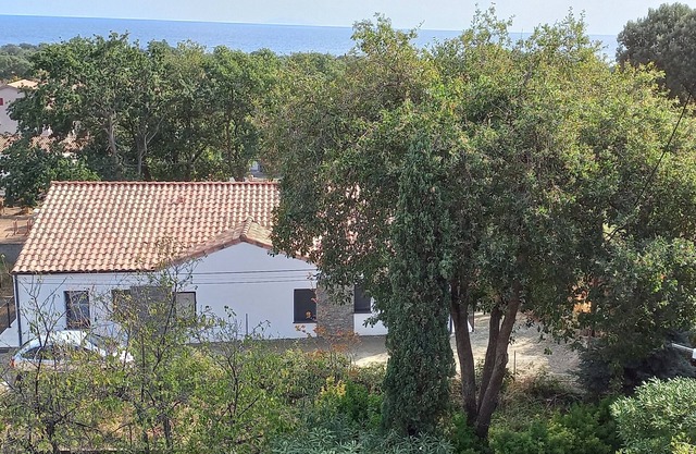 NEW VILLA 700m FROM THE BEACH