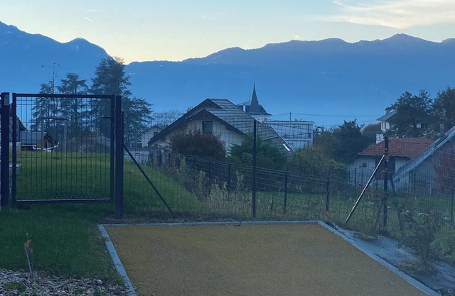 New villa 3 bedrooms, 3 bathrooms, lake view, private parking