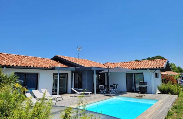 New villa Angresse with heated pool and jacuzzi