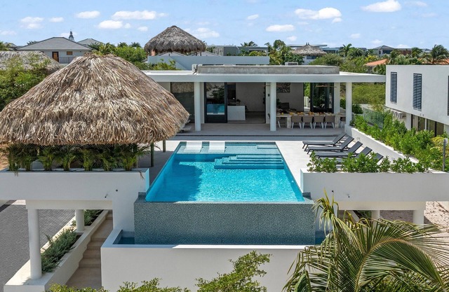 New Villa Vista Royal! Within walking distance Jan Thiel beach, great location.