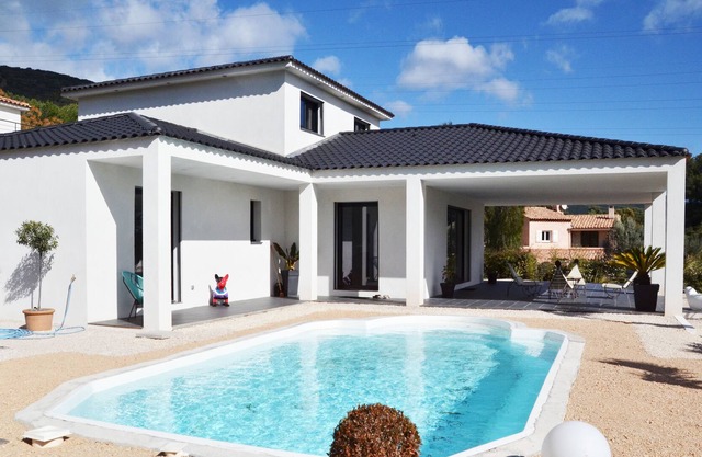 New villa with swimming pool - Near the beach - Toulon