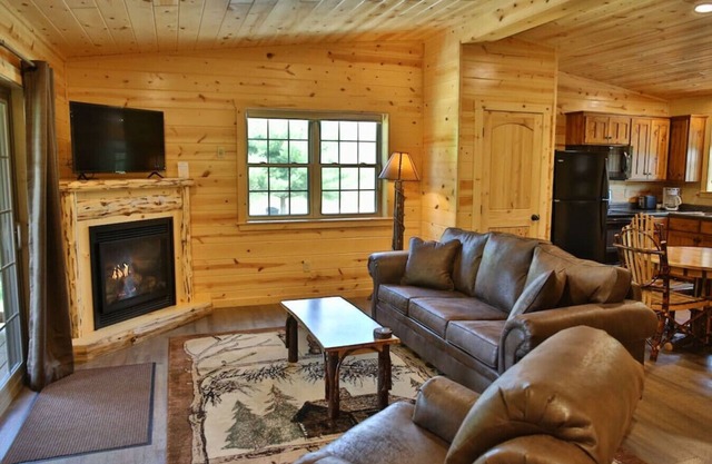 NEW Waterview Lodge Suite in Ohio's Amish Country