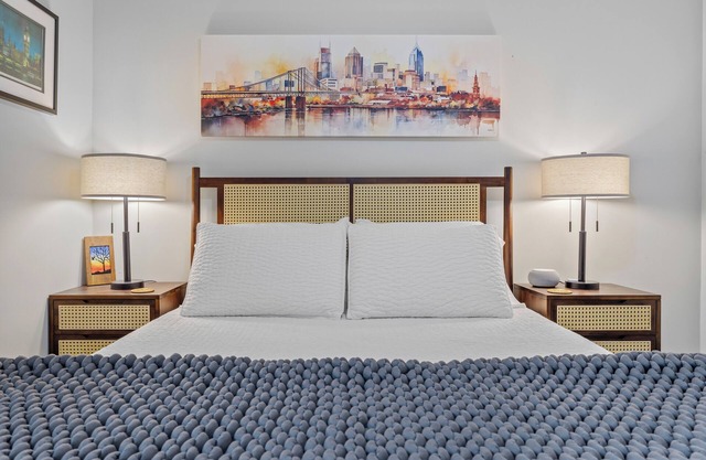 NEW! Work & Wander Den: Suburb Lock-Off East Nash