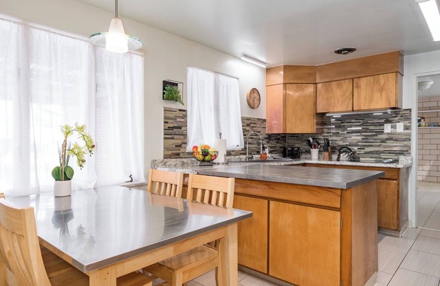 New year discount! Close to i70. Fireplace & grill.