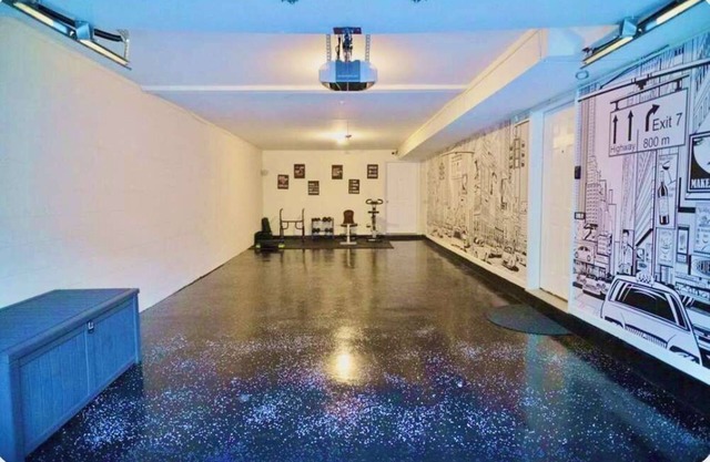 Newark Gem - 6 bedroom, 5 bathroom - Near NYC & Airports - Sleeps Large Groups!