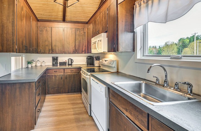 Newcomb Retreat w/Mountain Views & Fire Pit!