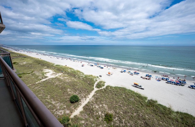 Newest Bahama Sands,Direct Oceanfront View, Pools!