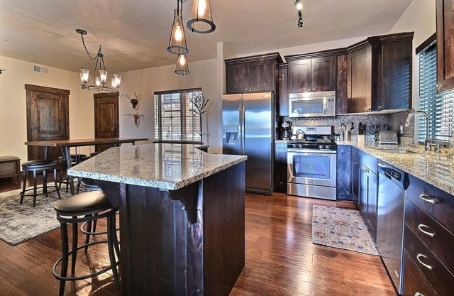 Newest built condos in Bear Hollow, easy access to Ski resorts and freeway
