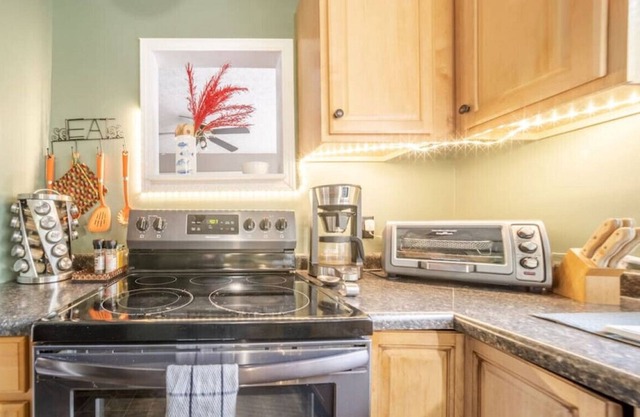 Newest in Akron! Nautical 2b 1b