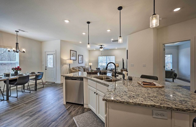 Newly Built Bella Vista Home Near Lakes