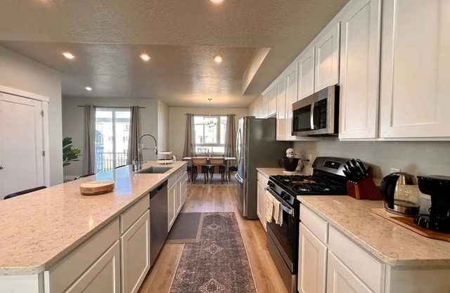 Newly Built Chic Utah Valley Gem l Theo by Stay
