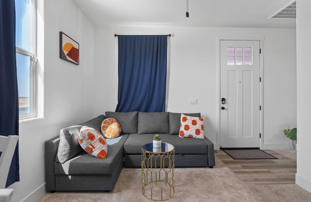 Newly Built Luxury Suite with AC – Perfect for 4 in Bakersfield