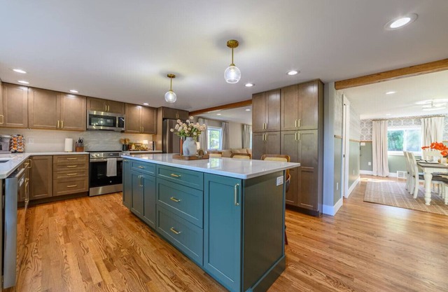 Newly Built|Riverfront|Kayaks|Hot tub|King|AC