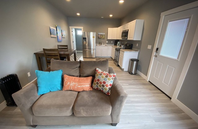 Newly Built Studio with Mountain Views!