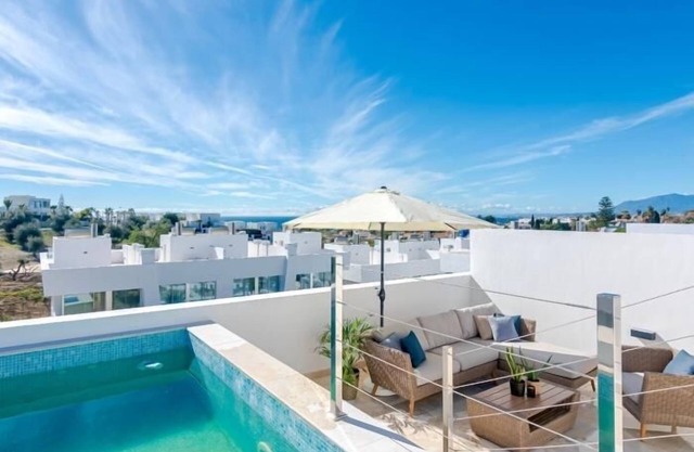 NEWLY BUILT Townhouse w/ROOFTOP POOL in La Finca