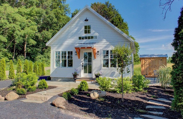 Newly Constructed Island Cottage with Lake Views
