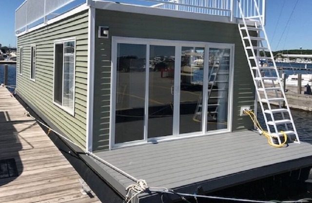 Newly Constructed, Pier Relaxn', the Floating Cottage! Reserve your stay today!
