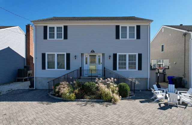 Newly listed pet friendly home on quiet scenic lagoon, Walk to beach. A MUST SEE