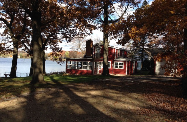 Newly Rebuilt 3 Bedroom Cottage Of Little Green Lake - with Air Conditioning