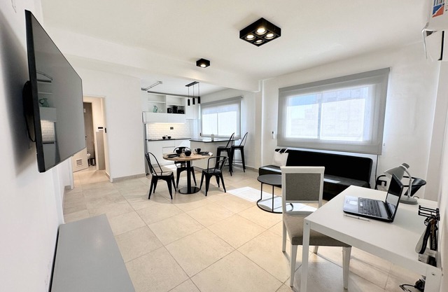 Newly refurbished, bright & cozy 1-bedroom apt in charming BHK with WiFi, AC