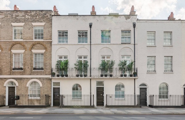 Newly refurbished Georgian 6-bed 3-bath central townhouse