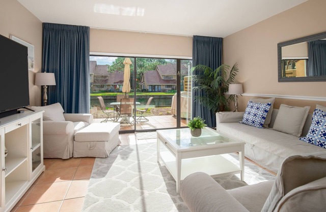 Newly remodeled, golf cart, pet friendly!