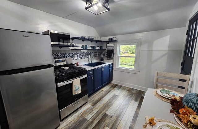 Newly Remodeled - Quiet 1 Bedroom Apartment with View of Lake Erie