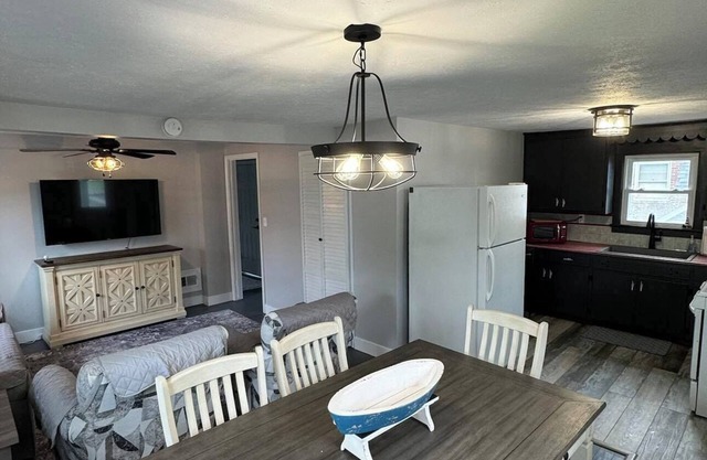 Newly Remodeled 2-Bedroom Unit in Fairport Harbor