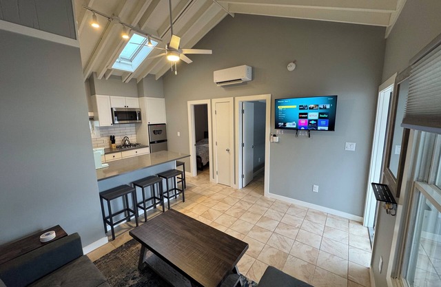 Newly Renovated Beach Bungalow with Parking