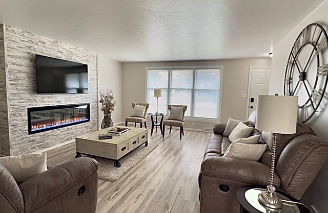 Newly Renovated 3 bedrooms w/5 beds, 2 bath home w/convenience to everything.