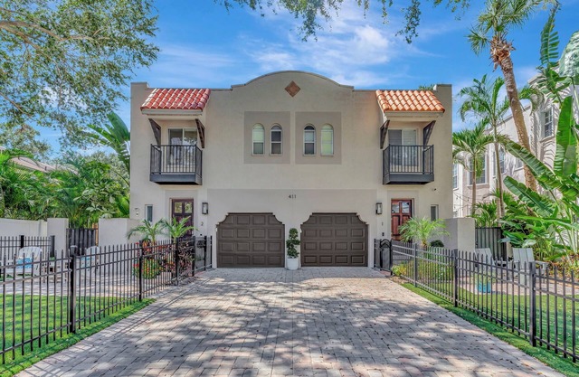 Newly renovated 3-bedroom townhome in the heart of SoHo with beachy vibes